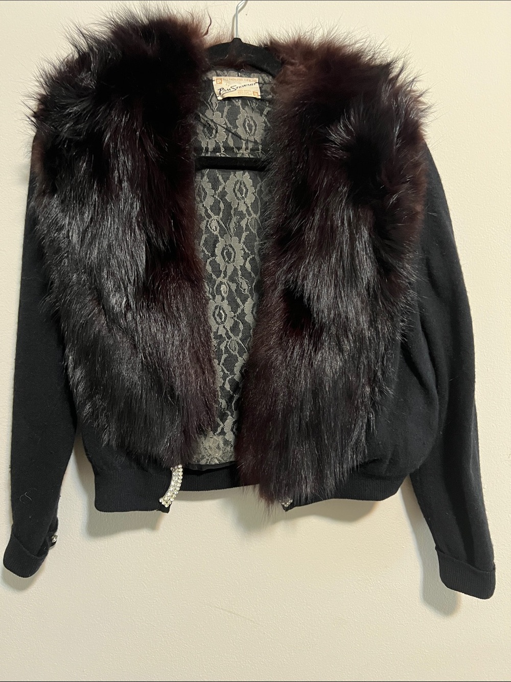 Women's Black vintage sweater with Dark Brown/black real Fur Collar